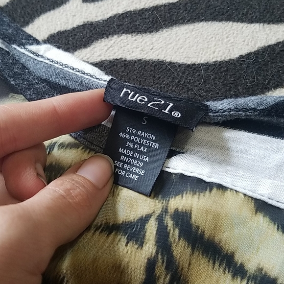 Mesh Tiger and Striped Back Top - Picture 4 of 11